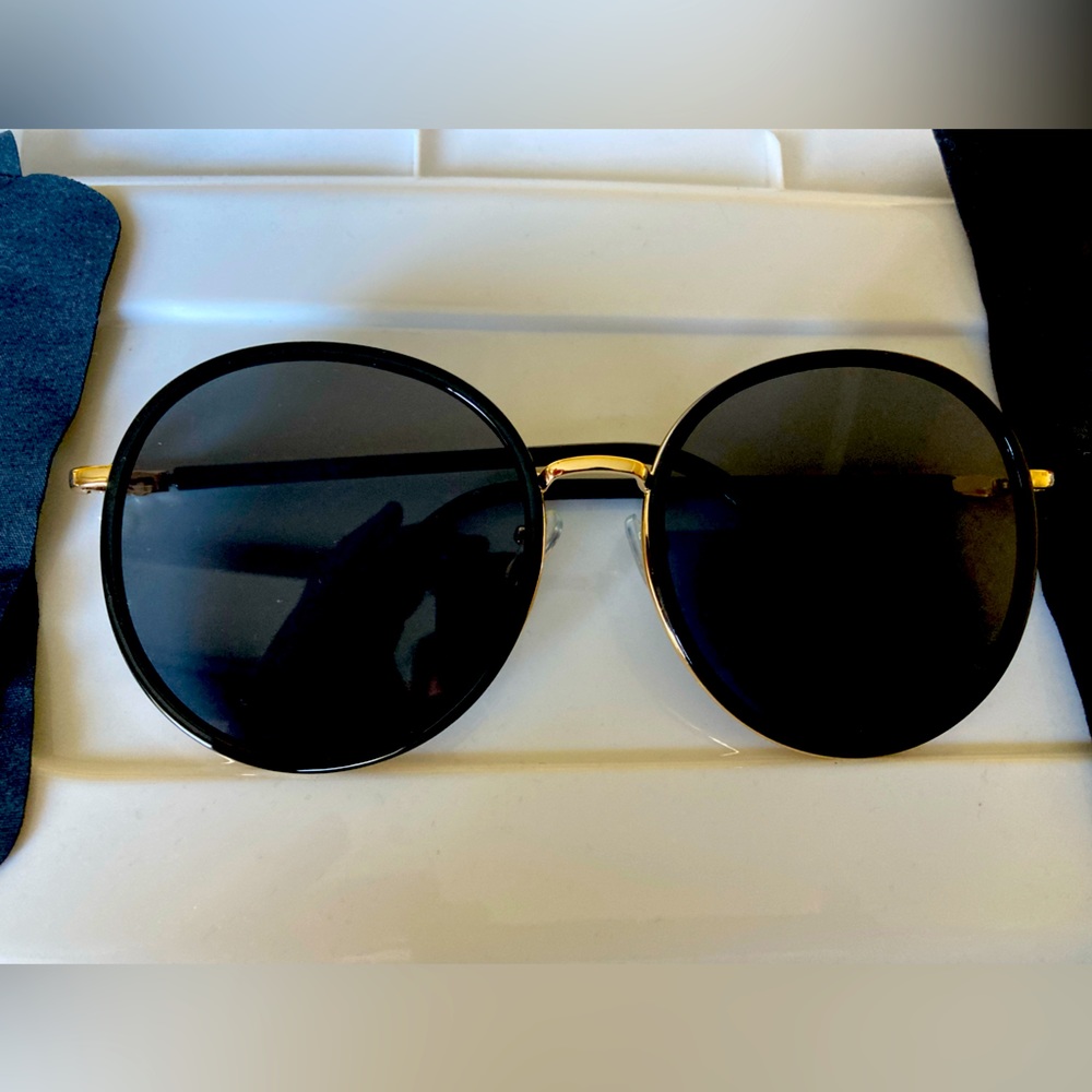 Vintage 90’s gold black rimmed sunglasses